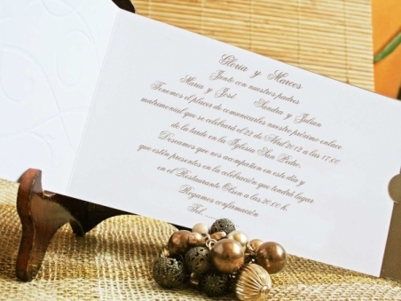 Invitacion de boda barata elegante con relieve Montaje No Color Marron