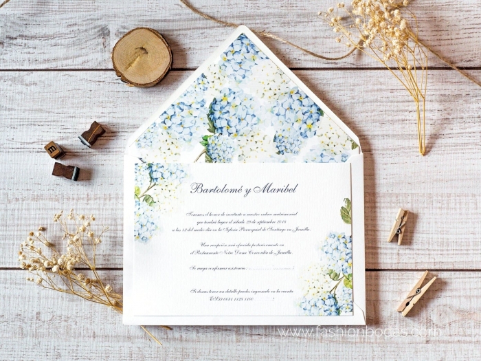 Invitación de boda clásica sobre forrado flores - BLUE BOHO