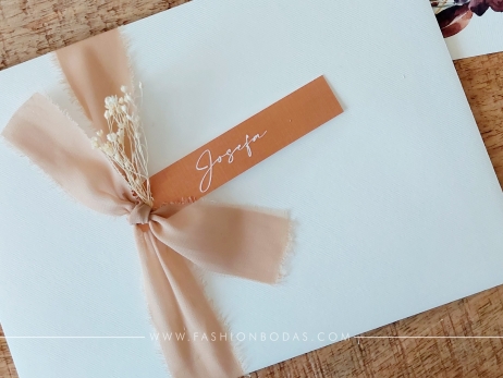 DECORACIÓN sobres invitaciones boda con cinta deshilachada