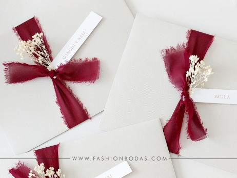 DECORACIÓN sobres invitaciones boda con cinta deshilachada