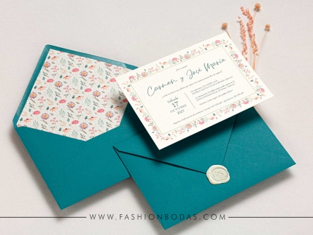 Invitaciones de boda clásicas sencilla naturales con flores de colores suaves y pasteles